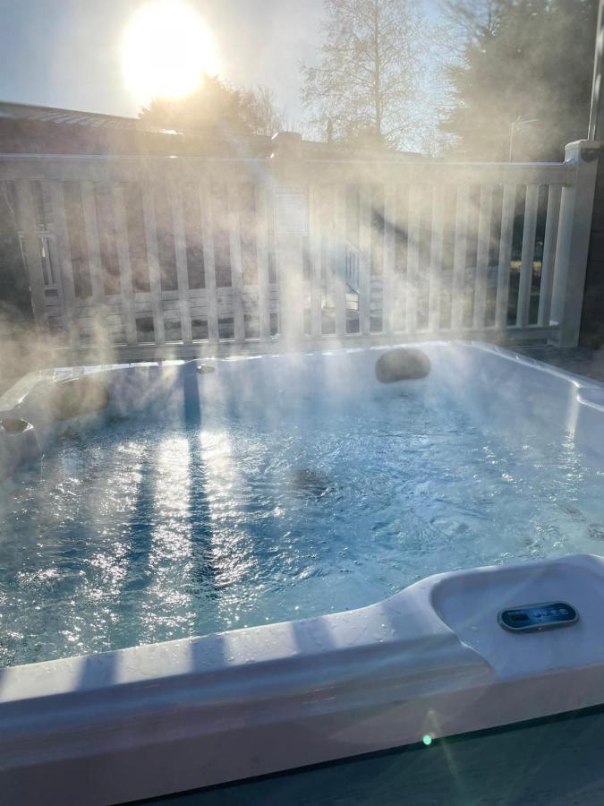 Gleneagles Lodge With Hot Tub York Exterior foto